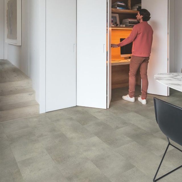 Виниловый пол замковой Quick-Step Alpha Vinyl Oro base Tiles Бетонная скала AVSTT40234