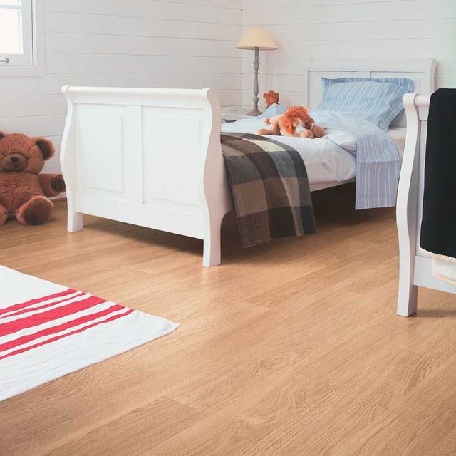 Ламинат Quick-Step Eligna Дуб белый лакированный (8мм) EL915