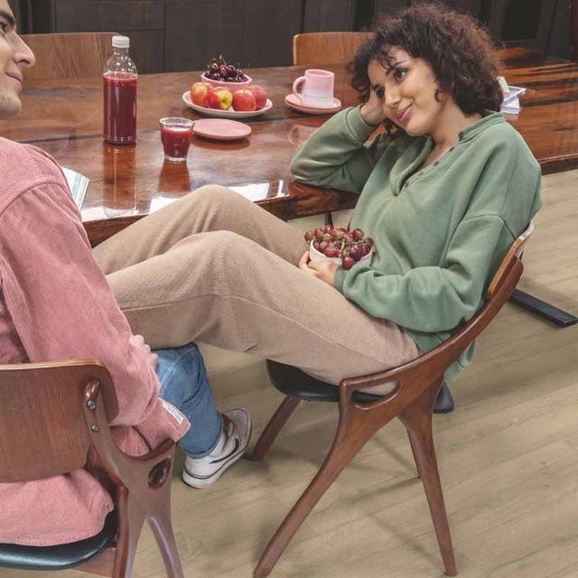 Ламинат Quick-Step Classic Дуб серовато-бежевый с песочным оттенком (8мм) CLM5791