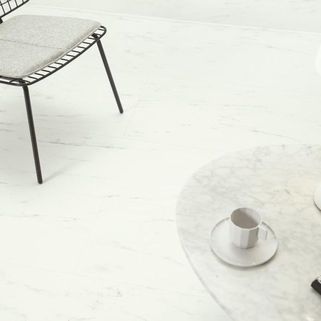 Виниловый пол замковой Quick-Step Alpha Vinyl Oro base Tiles Белый каррарский мрамор AVSTT40136